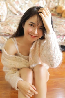 腿打开一点就可以吃到扇贝了